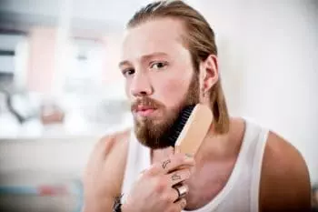 peinar la barba